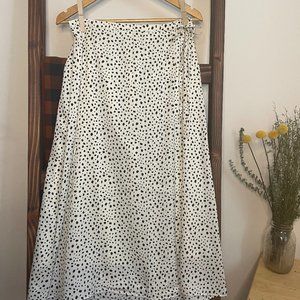 UNICLO Black and White Satin Wrap Skirt - Parisian summer vibes